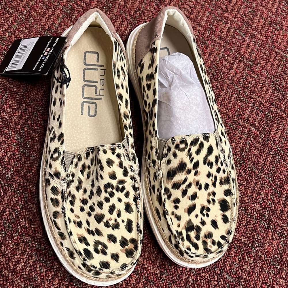 Hey Dude Women’s Wendy size 7 NWT leopard shoes